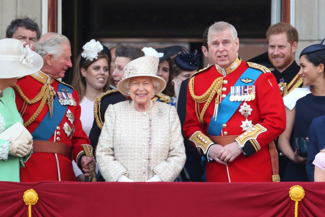 英国王室今年要没钱了？女王把最爱庄园改电影院，子孙卖隐私捞钱