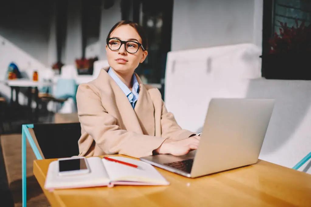 自媒体如何才能赚到钱？图文和短视频的市场在哪里