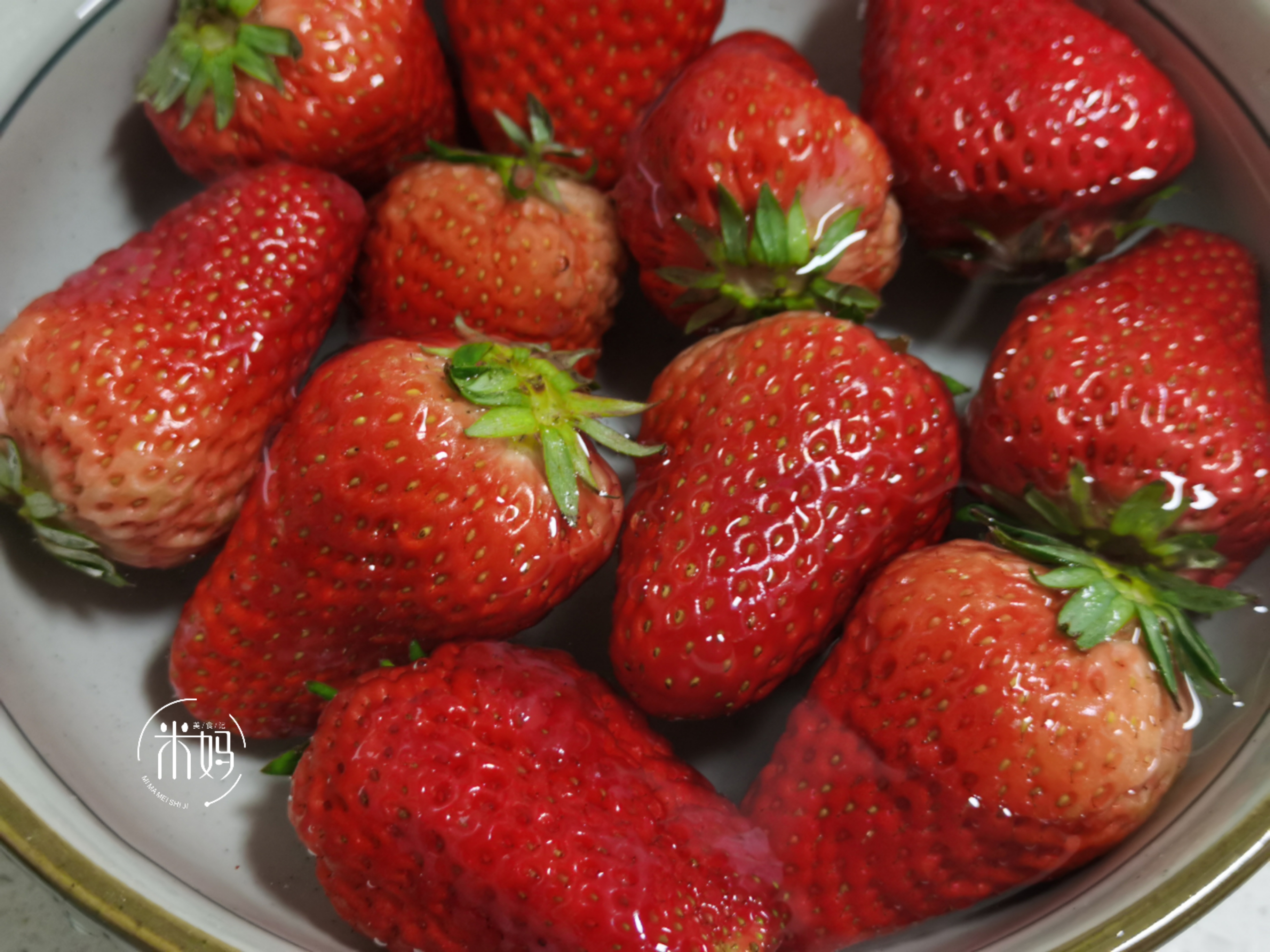 图片[6]-清洗草莓的小妙招做法步骤图 脏东西污垢全跑光干净-起舞食谱网