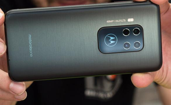 摩托罗拉One Zoom手机评测：中端价位的10倍变焦，你喜欢吗？