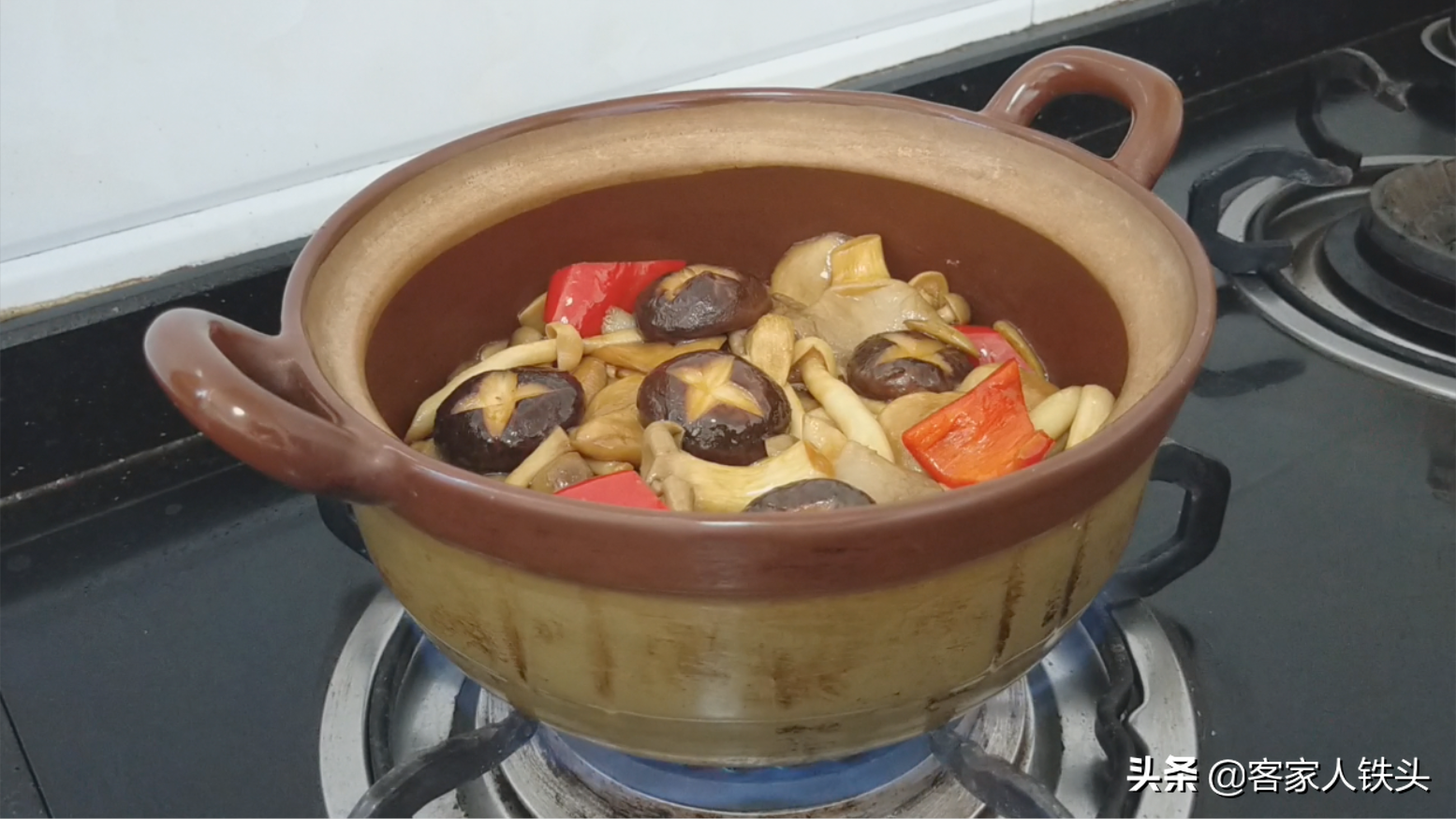 一鍋適合天冷吃的素菜煲，做法簡單，鮮滑爽口味道好跟吃肉一樣香