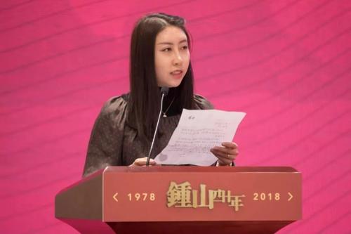 贾平凹为何与前妻韩俊芳离婚？拿稿费回家像做贼，个性太强不自豪