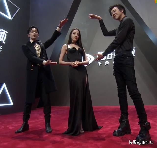 星光红毯众星造型：乔欣透视装抢镜，热巴大秀