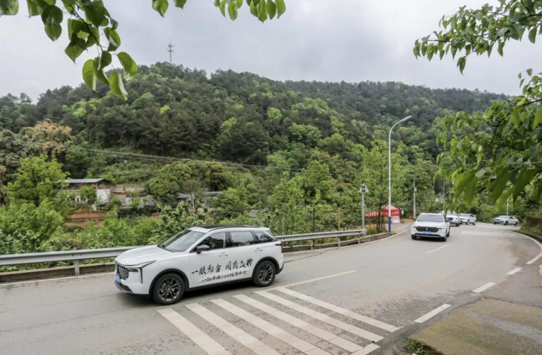 要颜值高？那这款外观靓丽、内饰豪华的10万级SUV值得一看