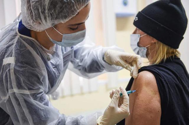 美國疫情惡化之際，疫苗又出現問題，美媒：需要世界的援助