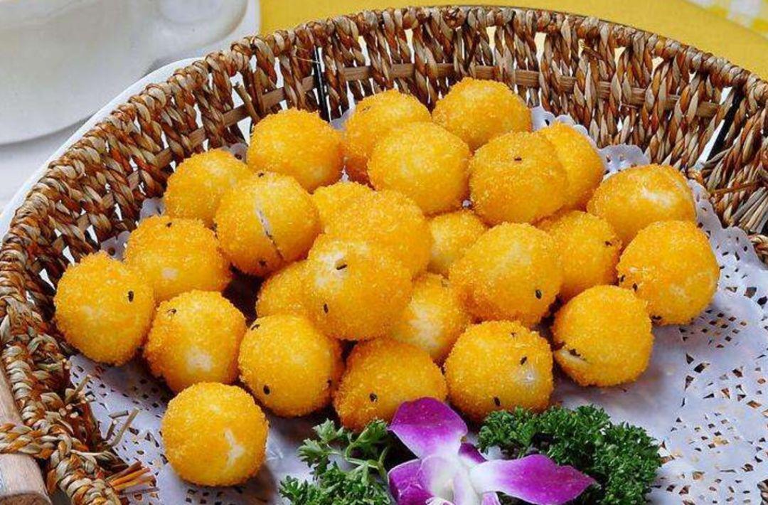 過年炸湯圓，直接下鍋容易炸，多加1步，不炸不裂，香脆酥糯