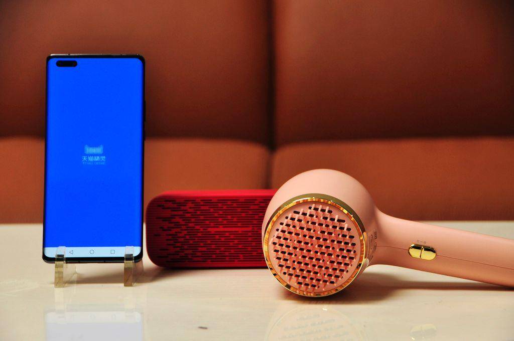 呵护宠物从吹梳开始，嗷喵喵智能宠物吹风梳体验