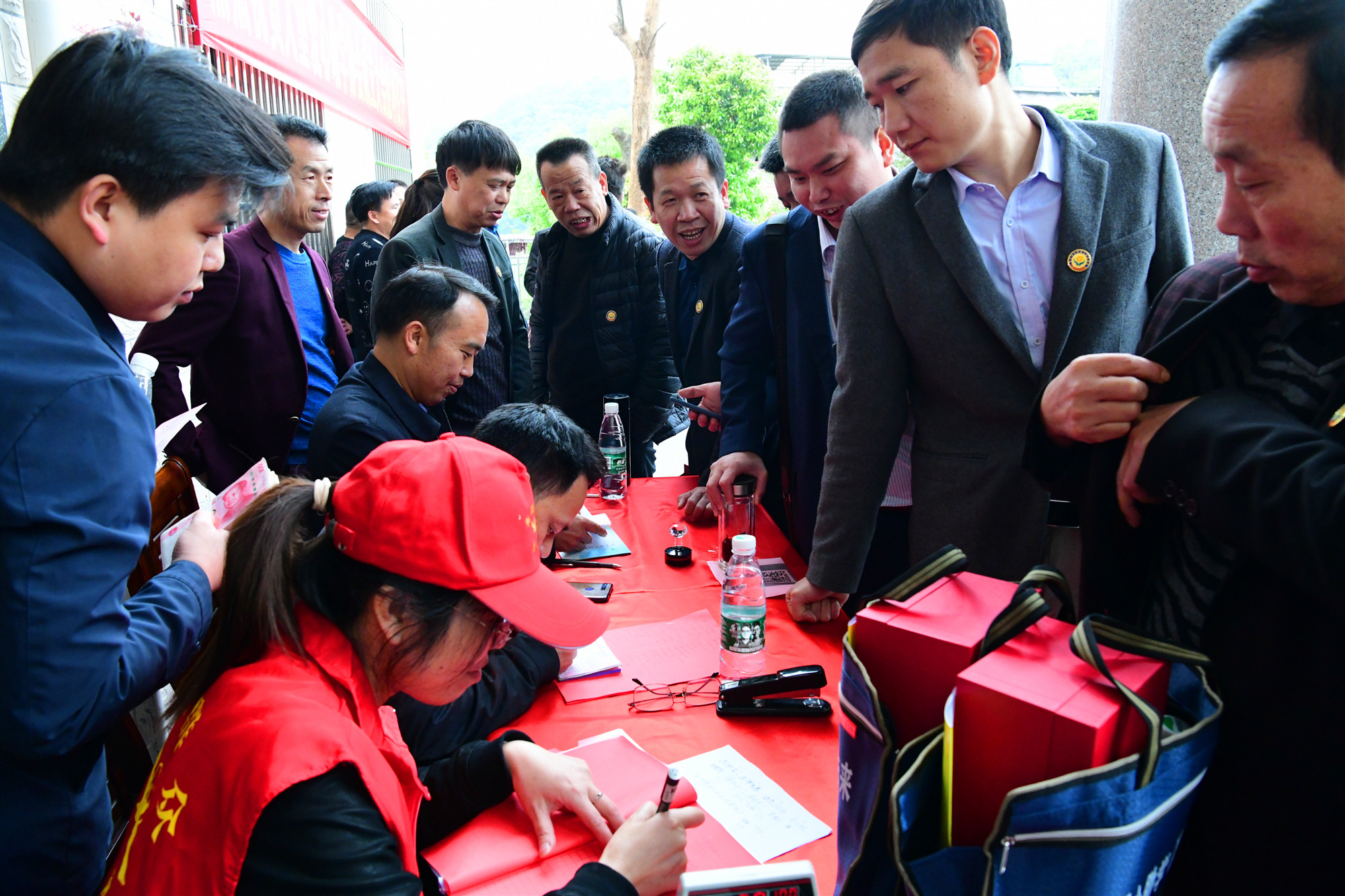 常宁市大堡爱心助学协会成立,当天现场捐款230万元