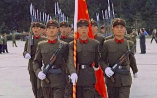 图片详解：建国以来，人民解放军经历的15次军服变迁发展历程