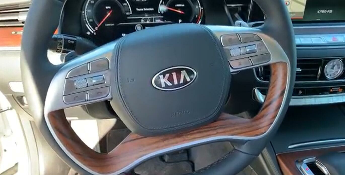 起亚汽车K900高档轿车实拍视频 也要哪些奥迪A6L奔驰E？