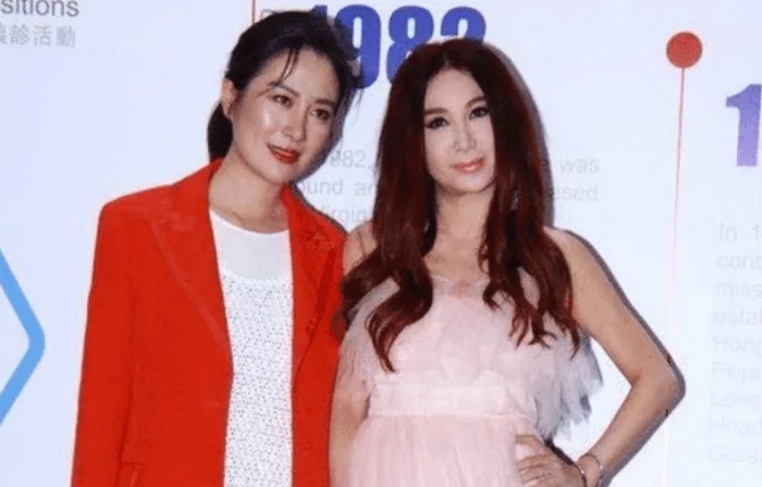 当52岁温碧霞遇上39岁叶璇，网友吐槽：与其强行扮嫩不如优雅老去