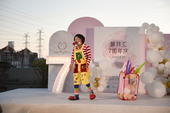深圳馨月汇七年店庆，用爱的长卷书画未来