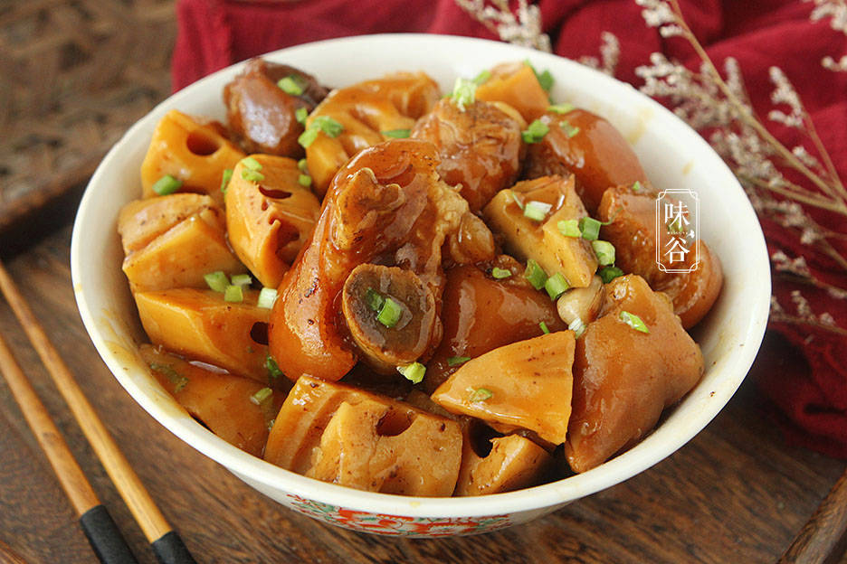 买莲藕时，要分清7孔和9孔！口感差别很大，难怪总做不好吃