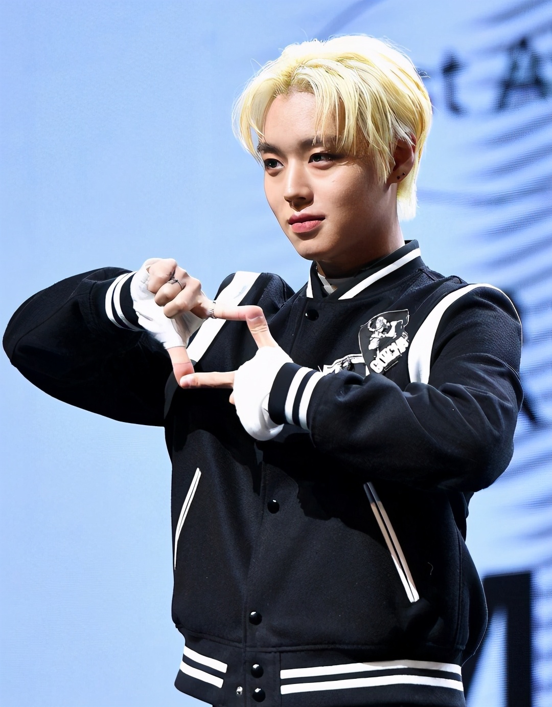 出道后首次出演担任特别mc朴志训将展现深厚的撒娇功力