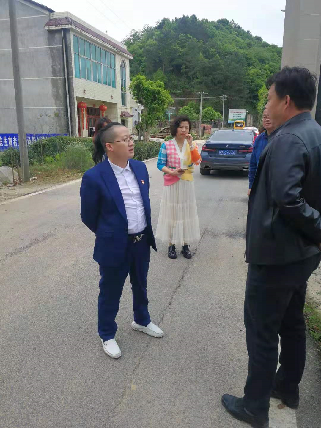 凤凰新闻中心专题部主任向明先生考察革命老区汨罗市三江镇
