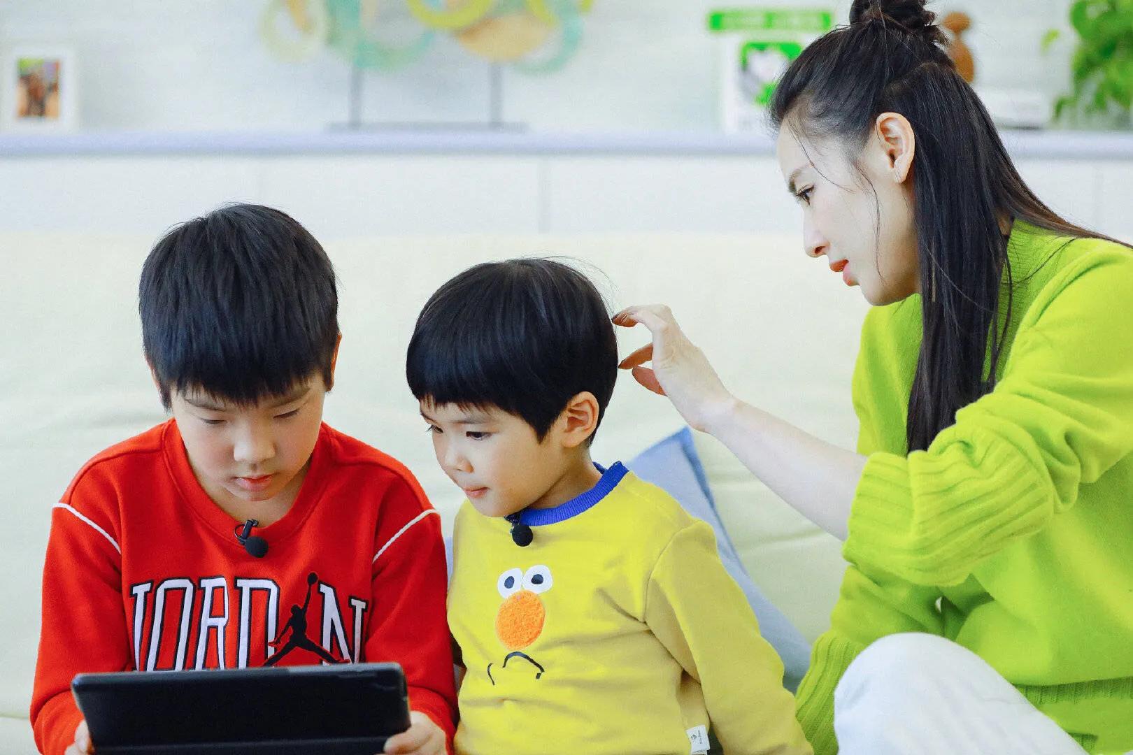 被婆婆“百般维护”的黄圣依：“豪门媳妇”的