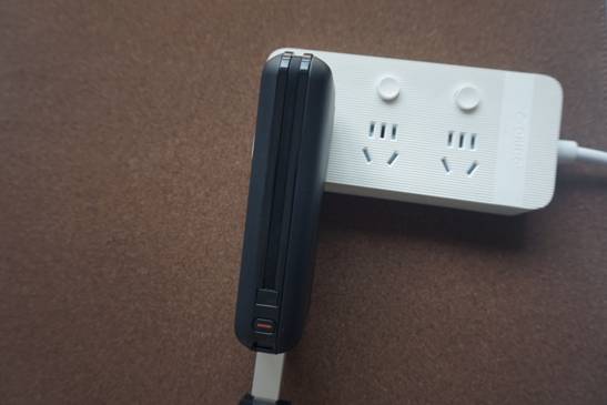 全快充、自带线、直插电-REMAX睿量五合一充电器评测