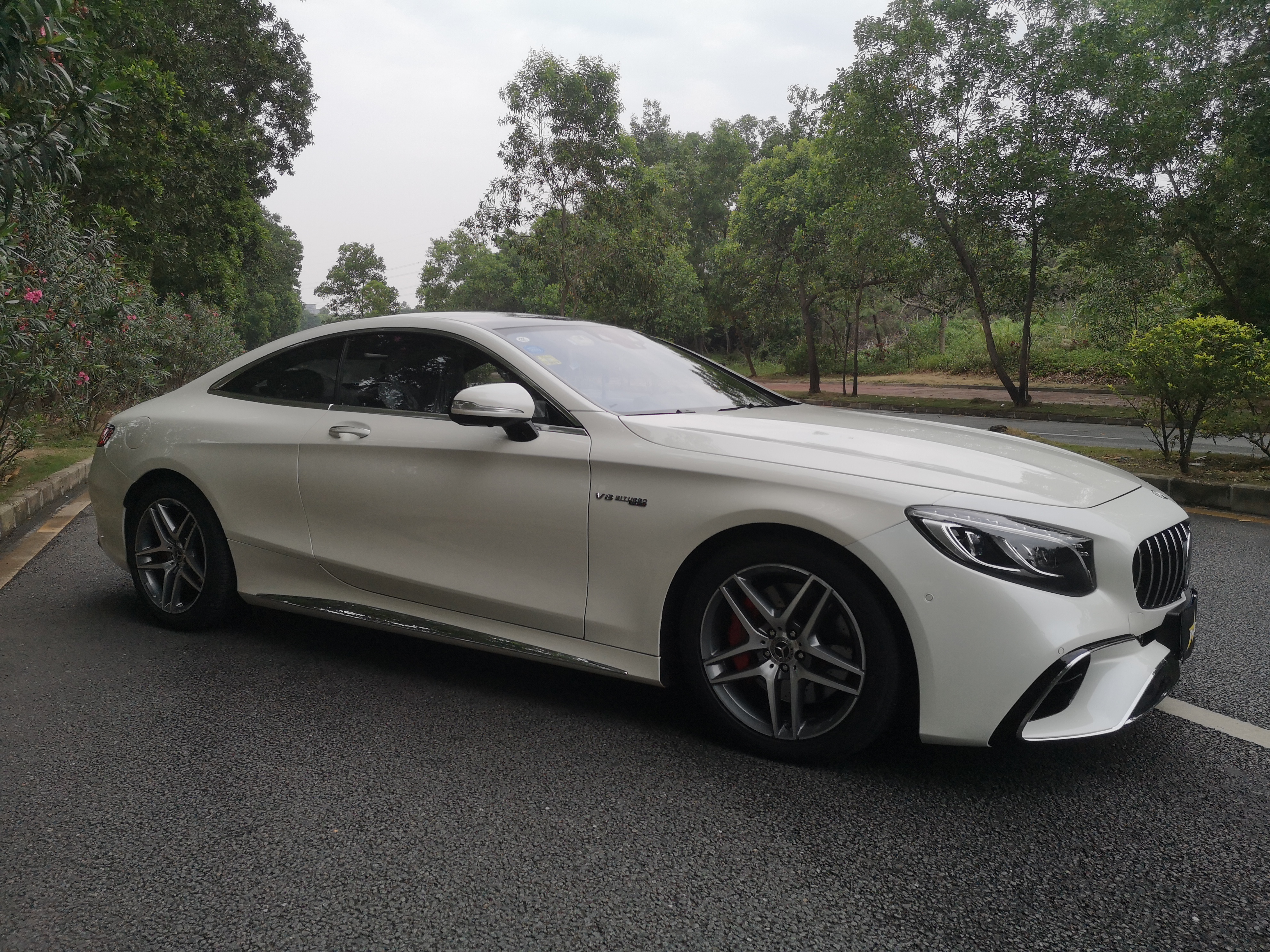 奔驰s级轿跑改s63 amg包围,动感且优雅