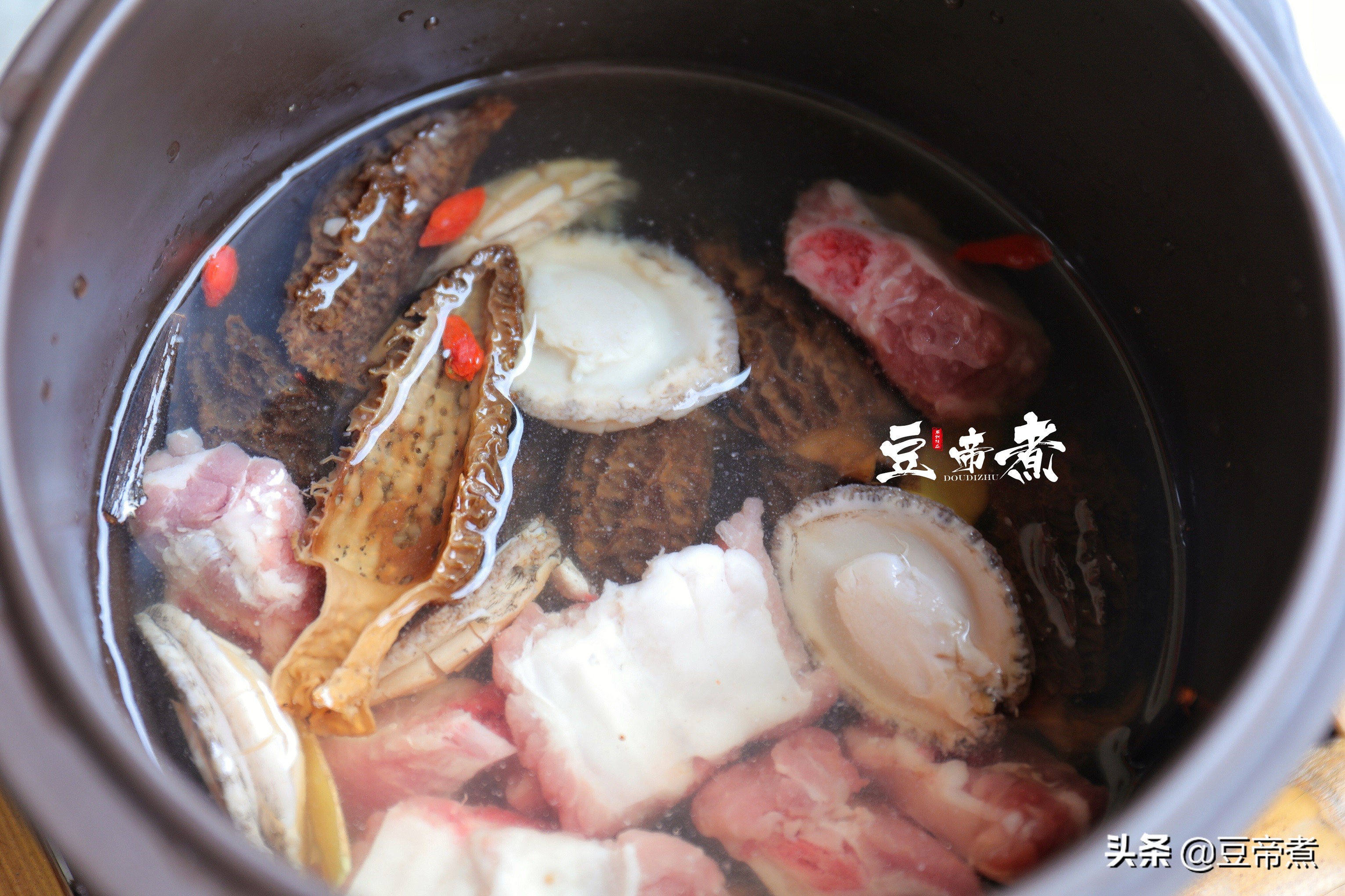 老妈说夏末秋初要多喝汤，一盅百来块不能省，汤醇味美营养好