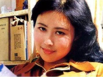70岁斯琴高娃：曾遭前夫家暴，3次婚姻2次失败，如今她怎样了？