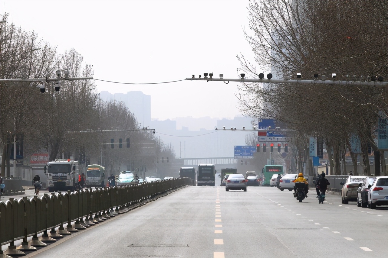 全國人大代表建議清理不合理“電子警察”，不斷增派“電子警察”，最大受益者是誰？