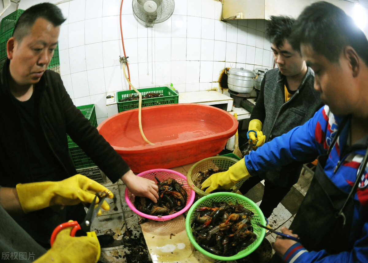 山东一家烧烤店，利用“美色”做营销，一年盈利113万，值得学习