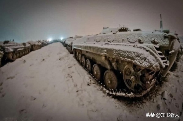 实拍俄罗斯坦克储备场，T-72全面保养，为何更先进的T-80被荒废？