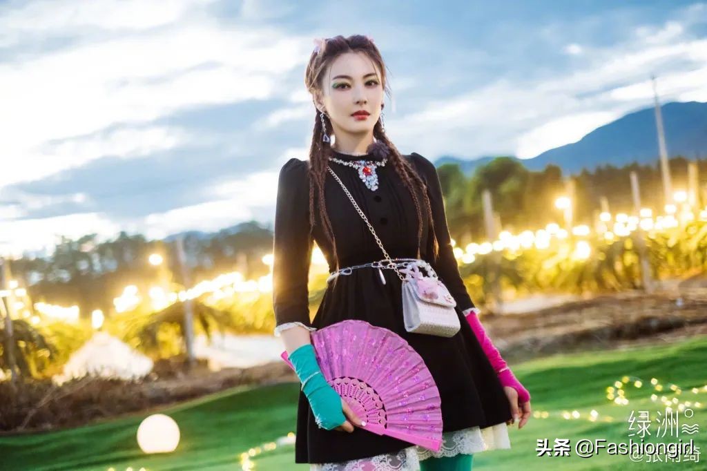 取代谢娜3个月后​，网友：因为她《快本》变好看了