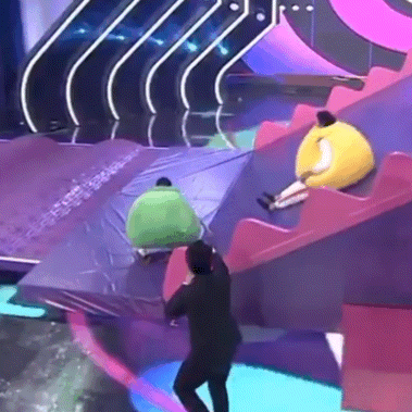 综艺中挥之不去的画面：郑爽被踹、王一博尴尬欢呼、黄子韬喷饭