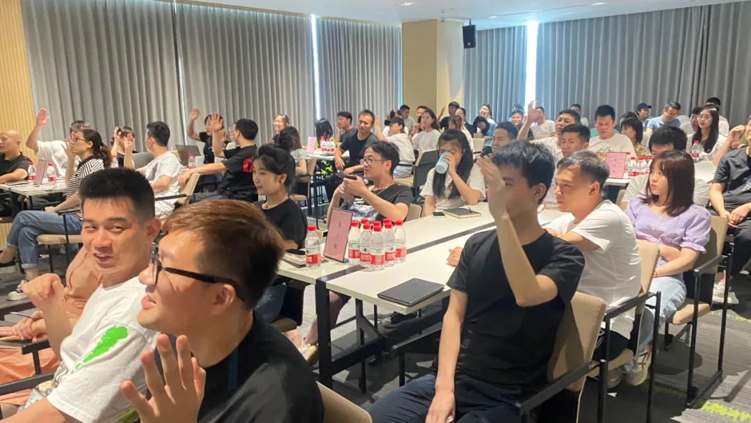 温肯设计课堂搬进鞋企,意大利教授这么对本土设计师说……