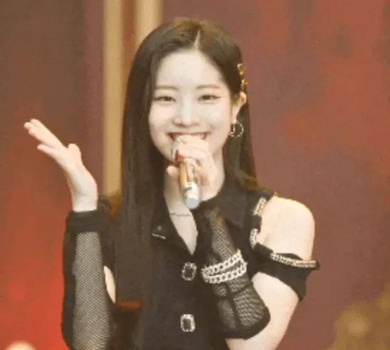 GFRIEND解散后粉丝仍被公司压榨;TWICE成员透露续约进展?