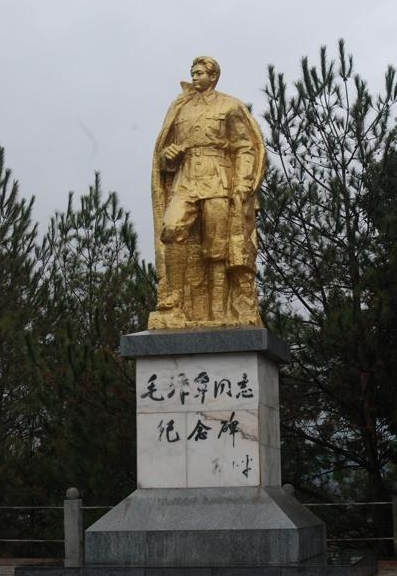 他是毛主席的亲弟弟，24岁就是军政委，邓小平晚