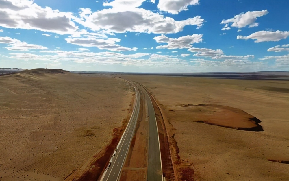 基建狂魔穿越500公裏無人區，修建世界最長沙漠公路