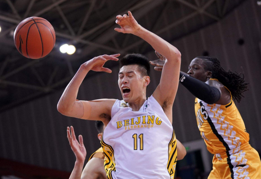 他是CBA第一脏！现为14万去打野鸡联赛，广东球迷最讨厌的人走了