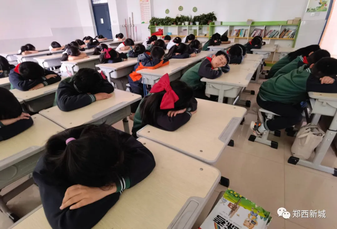 荥阳市菖蒲路小学开启学生“幸福午休”(图1)