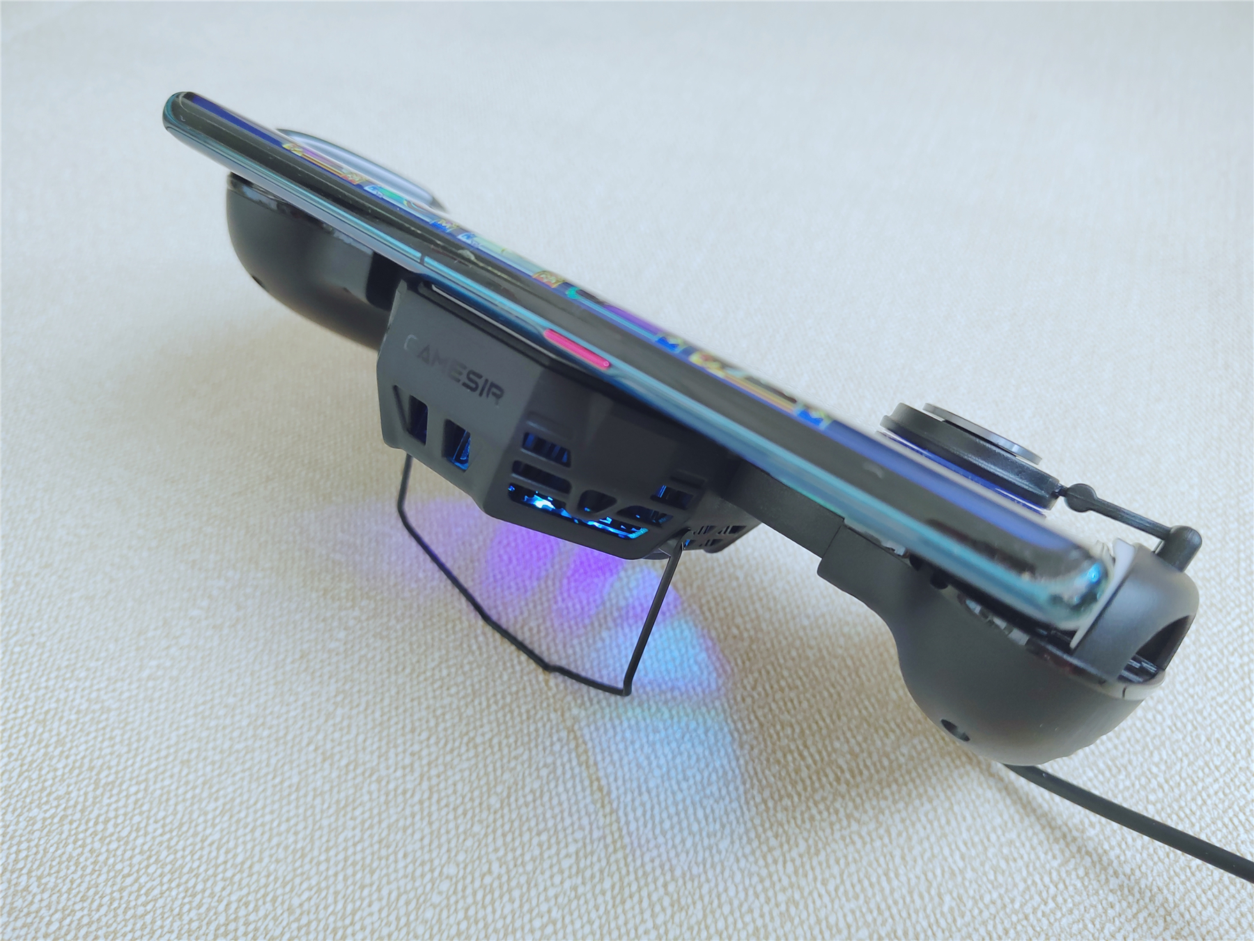 游戏好搭档 盖世小鸡GameSir F8 Pro半导体散热手柄