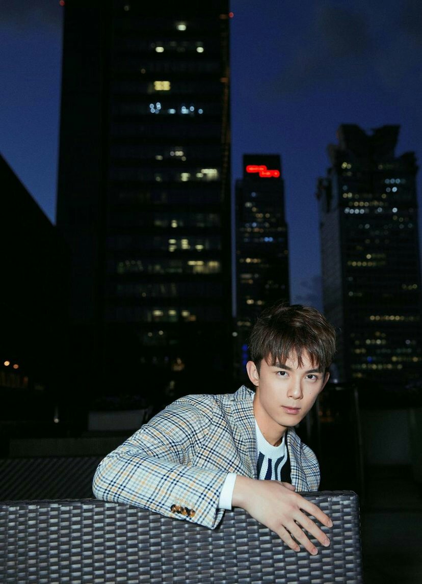 Wu Lei airport is sent bamboo shoot by vermicelli made from bean starch, subliminal practice encircles person good impression, it is detail sees character really