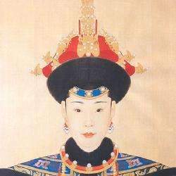 不是雍正生母，也非养母，但死后被追封为皇贵