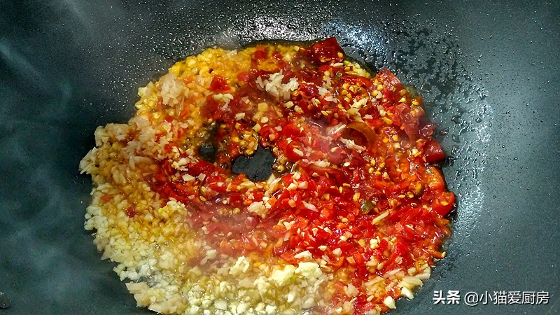 图片[6]-我喜欢的“剁椒鱼头” 用泡辣椒做的 味道很好 春节少不了-起舞食谱网