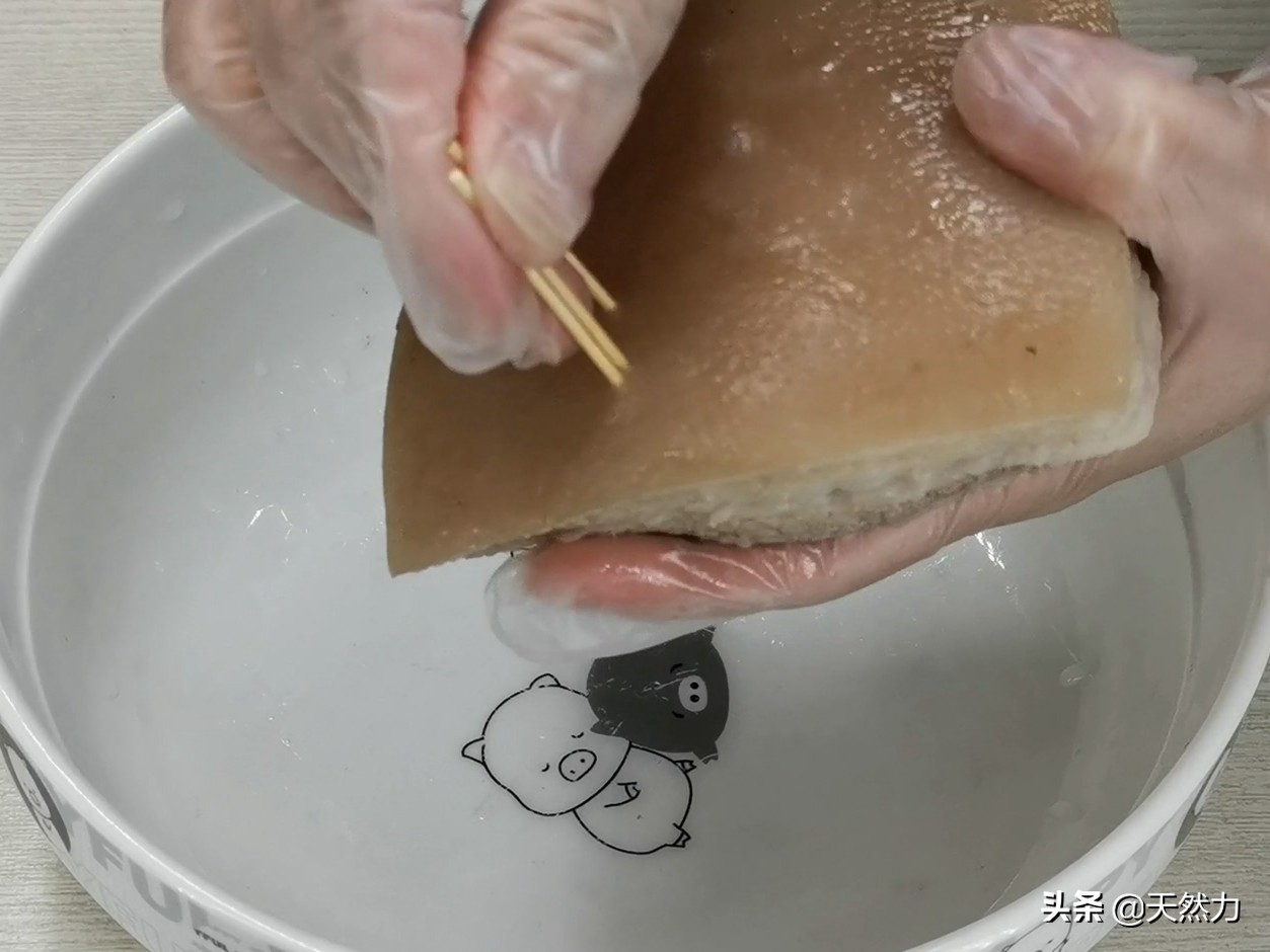 How to deep-fry the pork skin to make bubbles, the method is simple and easy to handle