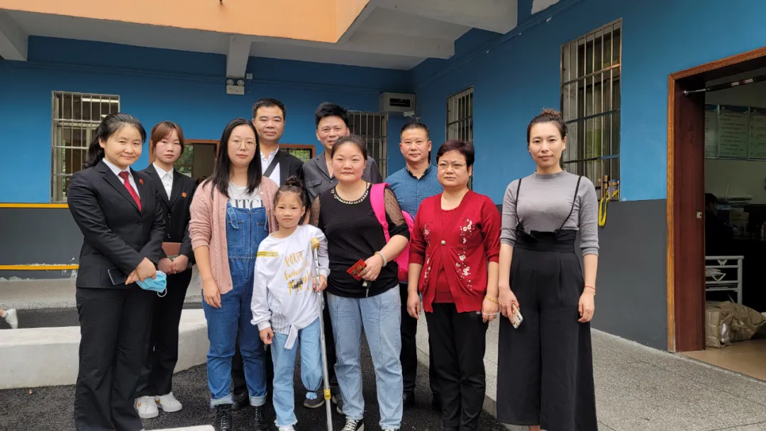 「我为群众办实事」湘潭县法院六一节前慰问刑事案件受害儿童小州