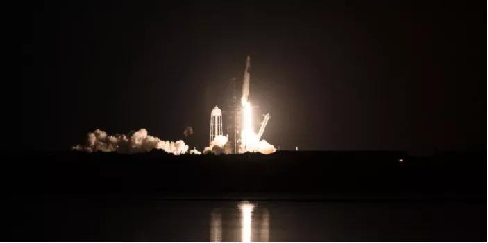 SpaceX首次正式载人航天任务发射成功，助力美国重回太空