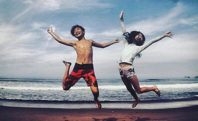 曹格为儿子庆12岁生日，Joe留黄发显成熟，丑萌姐姐成韩系美少女