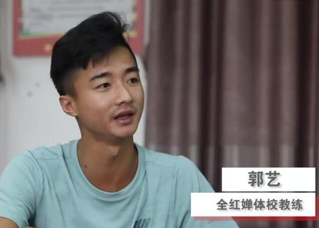 全红婵发10元红包请队友小佳吃雪糕！教练：小佳当初天赋不逊红婵