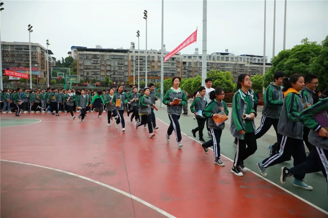西充中学举行防震避险应急疏散演练