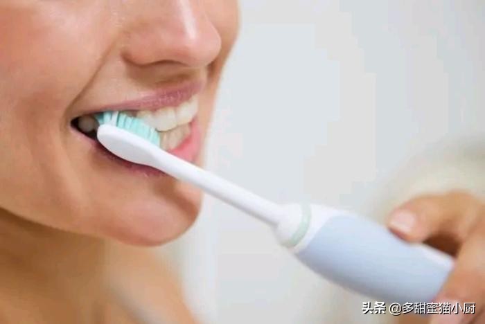 早上起床不刷牙就喝水，是在往身體里送細菌嗎？ 不刷牙有何壞處？