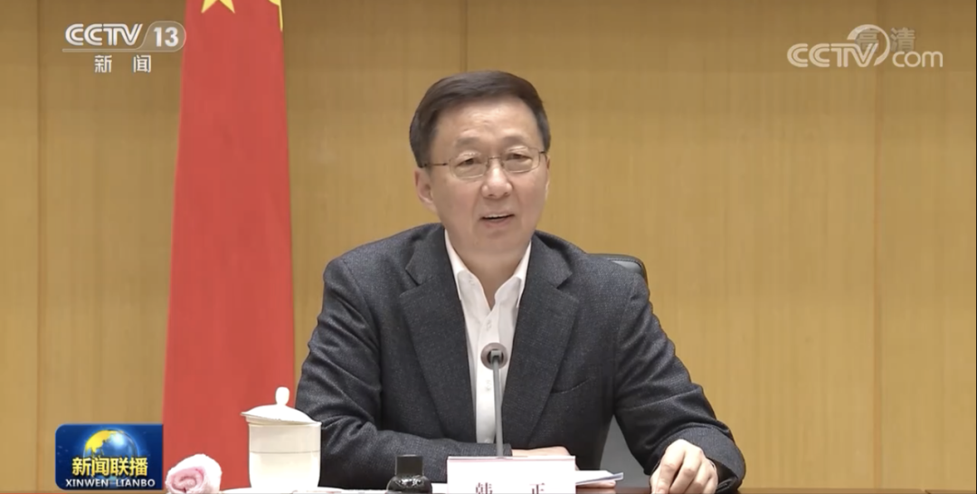 《新闻联播》披露，这位中央政治局常委添了一个新头衔