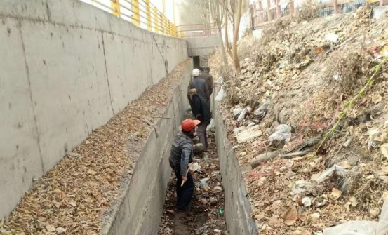 新疆若羌县：渠道清理助推节水新型农业