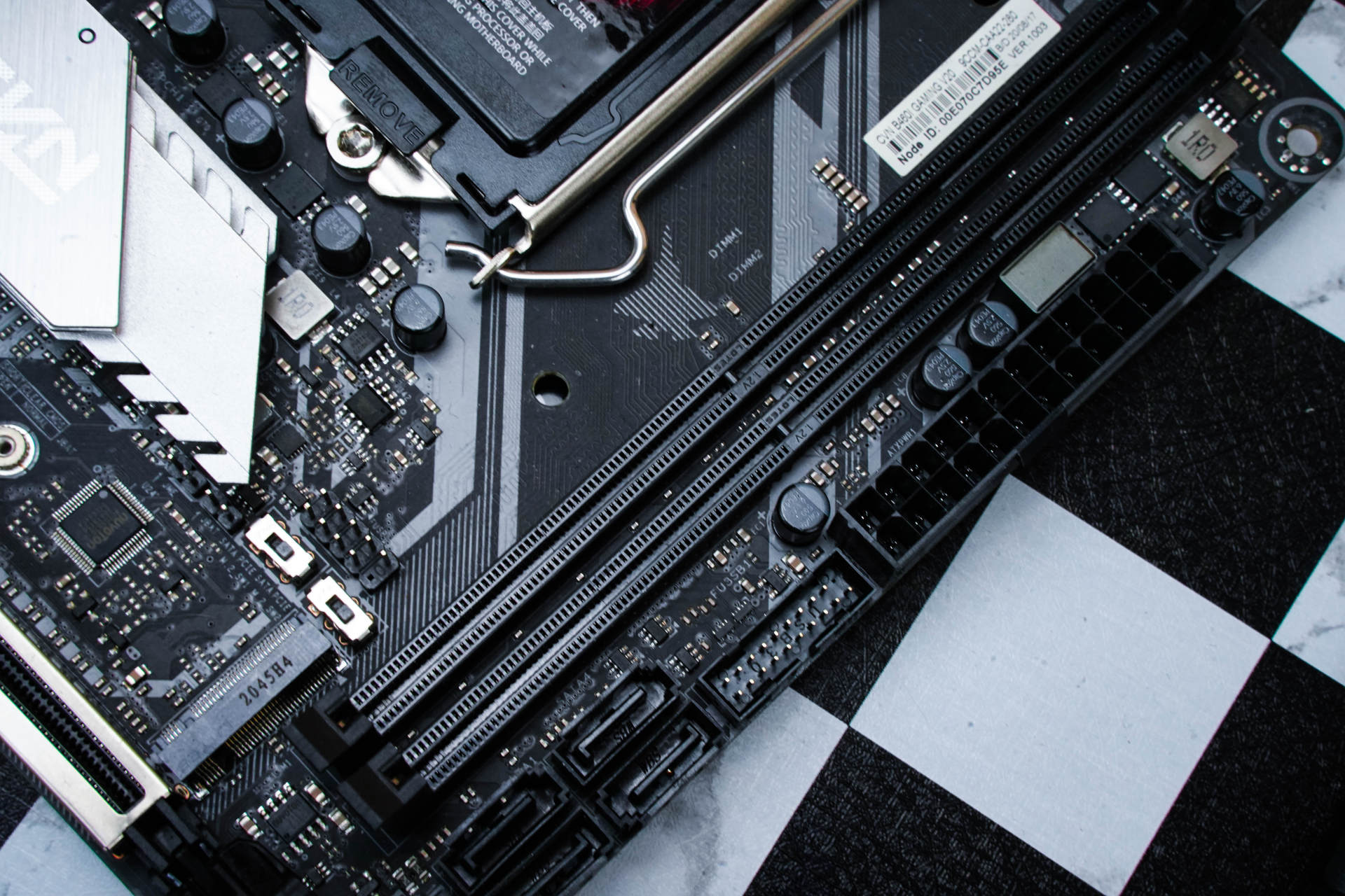 办公电脑也要高颜值，帮闺蜜组装电脑，我自己却爱了