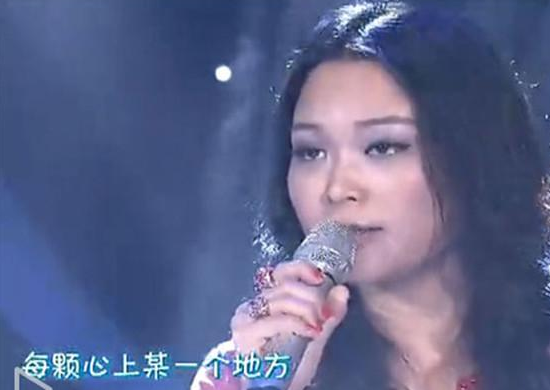 还记得天后许美静？遭两男友逼疯，被家人逼上街求救，现过得如何